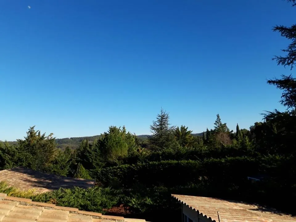 Chambres d'hôtes dans la campagne de Rognes 0*,