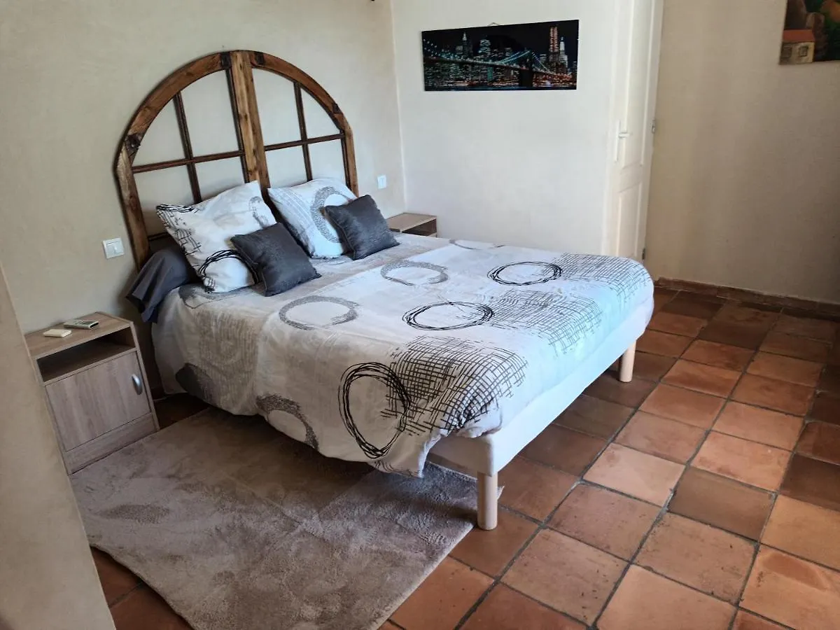 Chambres d'hôtes dans la campagne de Rognes 0*,  France
