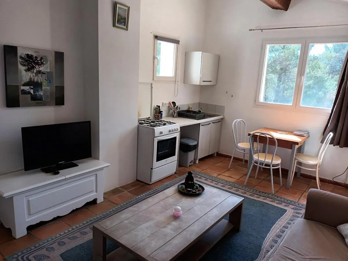 Chambres d'hôtes dans la campagne de Rognes Couette-café