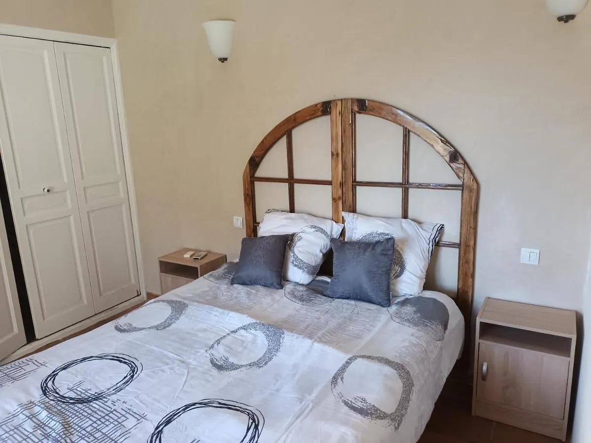 Couette-café Chambres d'hôtes dans la campagne de Rognes France