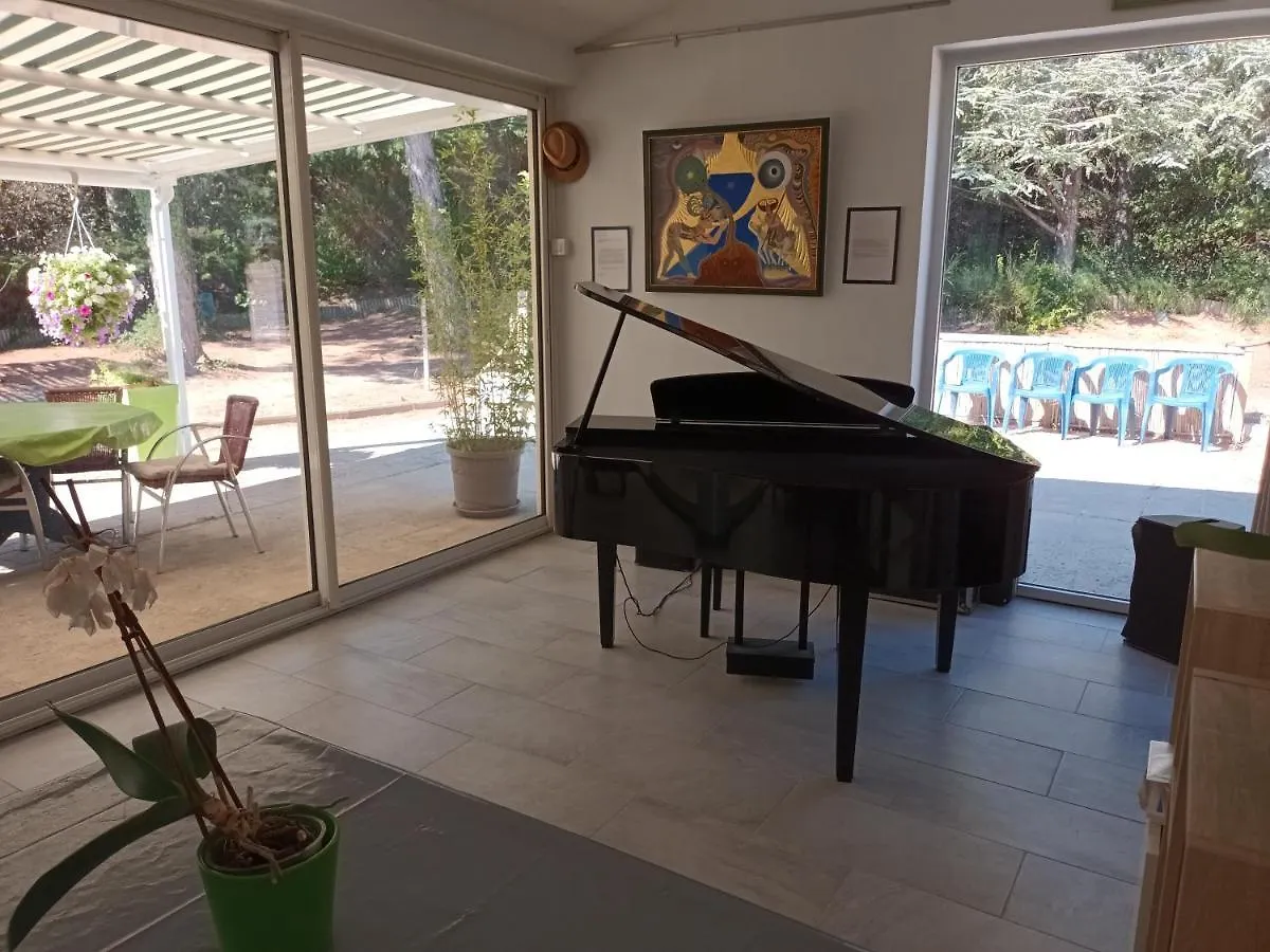 Couette-café Chambres d'hôtes dans la campagne de Rognes France